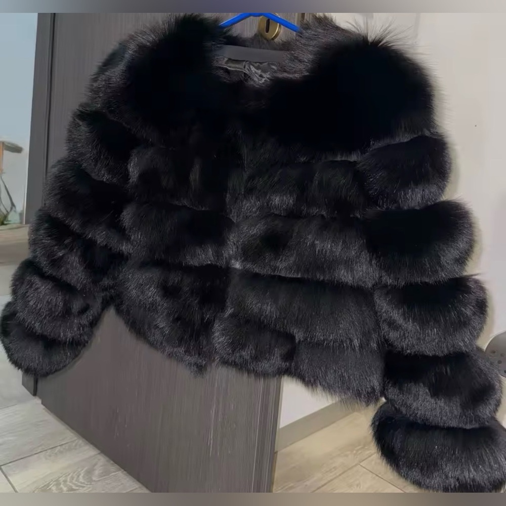 Luxurious Black Fox Fur Jacket - Picture 9 of 11